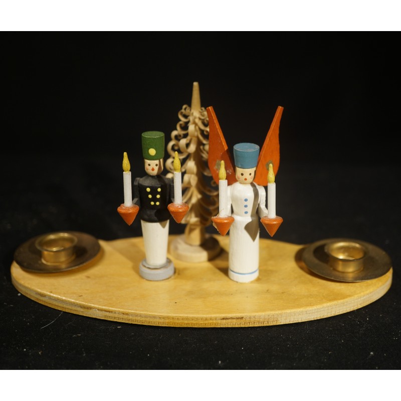 Old plate with Erzgebirge figures, size: 16,5 x 7 x 8 cm.