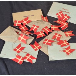 Old flag garlands in orig. envelopes, l: 180 cm.