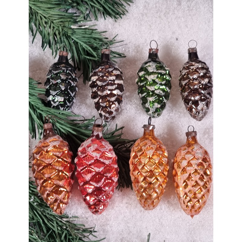 Old glass ornaments, colored pinecones, h: 6,5 - 9 cm.