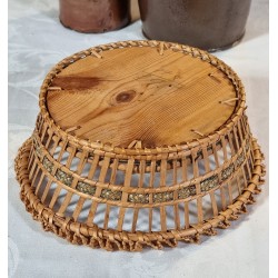 Antik kurv, blomsterbund med glasplade, h: 8 cm / Ø: 22 cm.