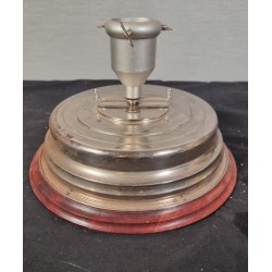 Antik juletræsfod, drejer rundt og spiller julesange, mål: 34 x 24 cm.