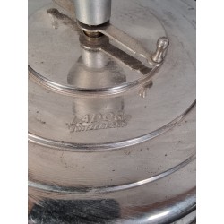 Antik juletræsfod, drejer rundt og spiller julesange, mål: 34 x 24 cm.