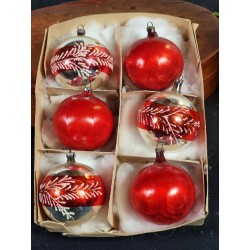 Box of old red glass ornaments, h: 6,5 cm.