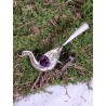 ANTIK EKSOTISK FUGL MED LILLA VINGESPEJL, L: 14 CM.