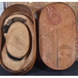 Antique bentwood box with a straw hat, size: 35 X 19,5 X 11, 5 CM (box)