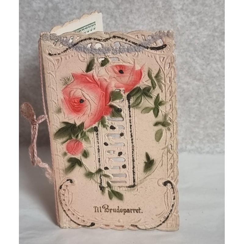 Antikt bryllupskort, h: 14 cm.