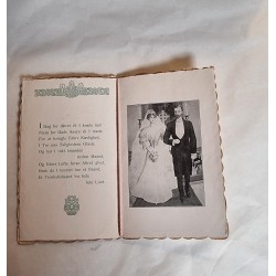 Antikt bryllupskort, h: 14 cm.