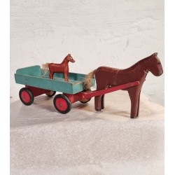 Old horse and wagon in wood, l: 38 cm, horse h: 14 cm.