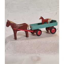 Old horse and wagon in wood, l: 38 cm, horse h: 14 cm.