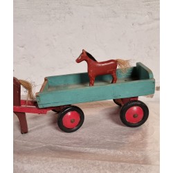 Old horse and wagon in wood, l: 38 cm, horse h: 14 cm.