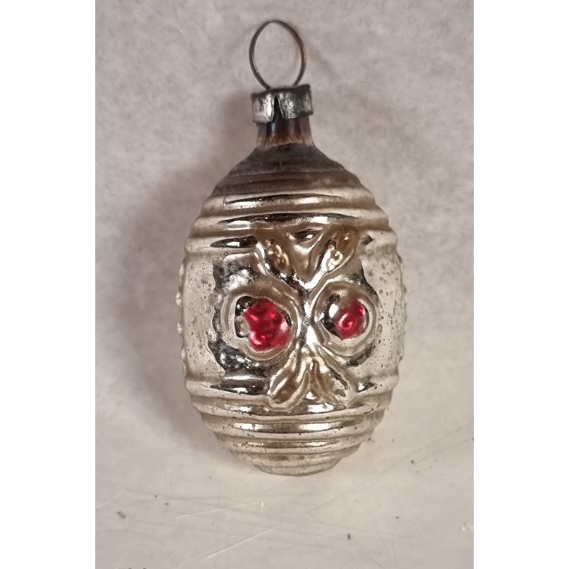 Antique glass ornament, art nouveau with a bouquet, h: 5,5 cm.