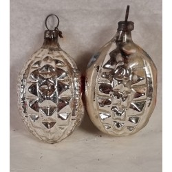 Antikt glaspynt, jugend pynt, geometriske mønstre, h: 5,5 - 6 cm. (2stk)