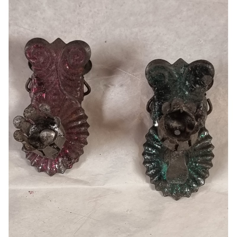 2 antique candle holders, colored, size: 5 x 3,5 cm. (2x)