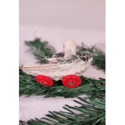 Snowchild in pine cone wagon, size: 8 x 3,5 cm.