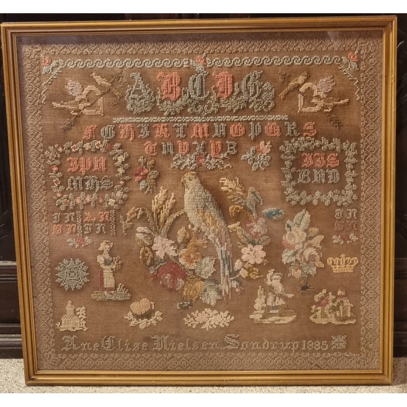 Antik navneklud fra 1885, mål: 58 x 59 cm.