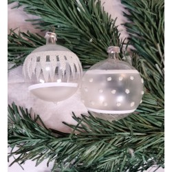 Box of old glass ornaments, unsilvered ornaments with "snow", h: 5 cm.