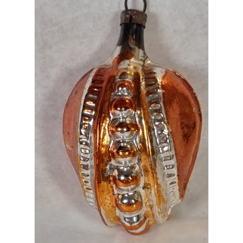 Antique glass ornament with art nouveau deco, h: 6 cm.