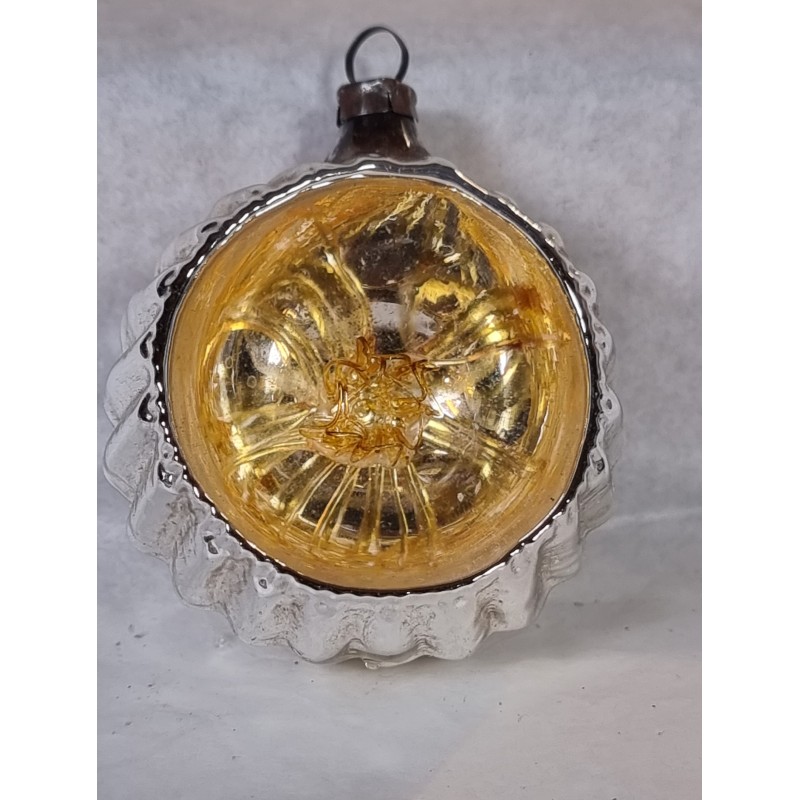 Antique reflector with colored glass threads in the middle, yellow, h: 5,5 cm.