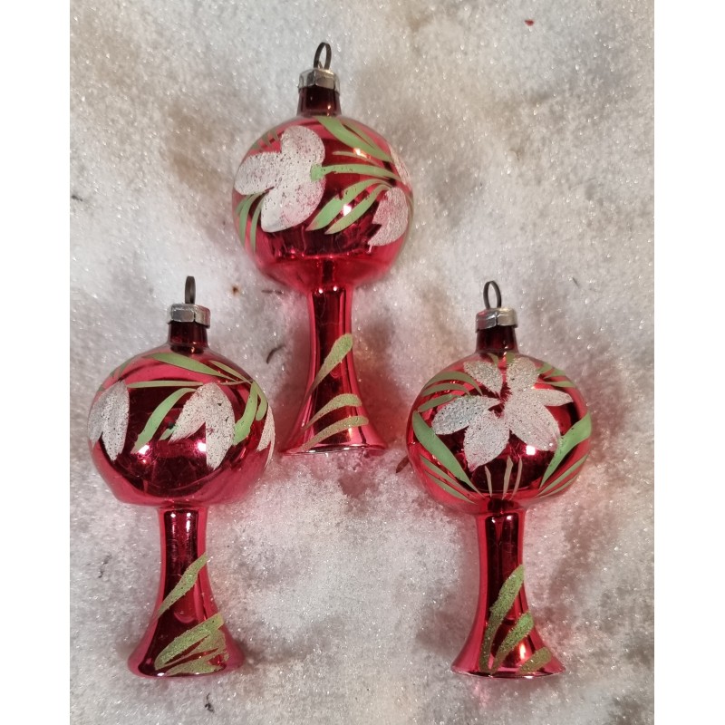Old glass ornaments, lamp with diff. flowers, h: 8 cm.