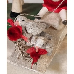 Snow angel on a sledge with 2 pigeons in front, size: 7,5 x 13 cm.