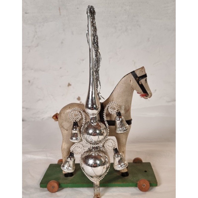 Antique tree top with 4 bells, chenille and wire, h: 29 cm.