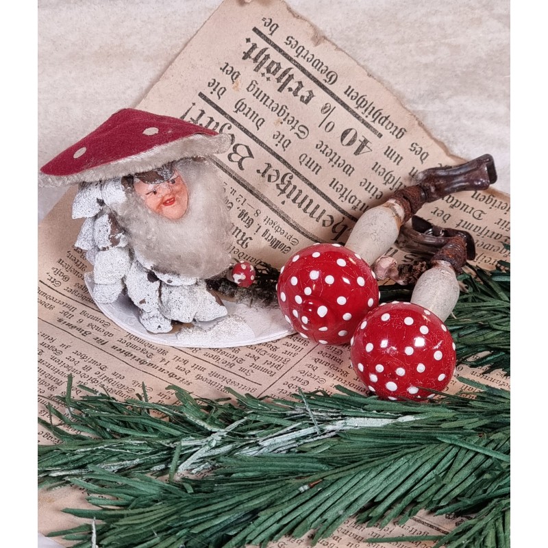 Old pine cone elf with mushroom hat, h: 7,5 cm.