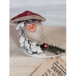 Old pine cone elf with mushroom hat, h: 7,5 cm.