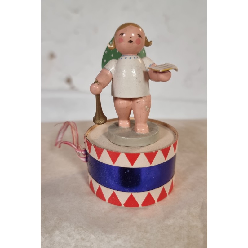 Old Wendt und Kühn angel with horn and note, h. 6 cm.