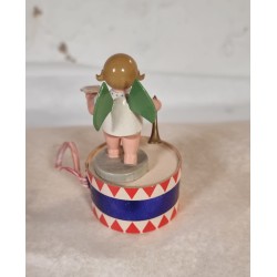 Old Wendt und Kühn angel with horn and note, h. 6 cm.