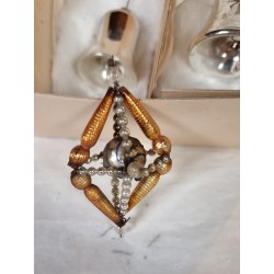Antik Gablonz med Faden kugle i midten, h: 7 cm.