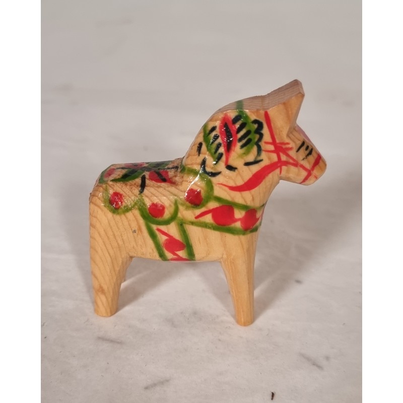 Gammel svensk Dalar hest natur farvet, h: 7,5 cm.