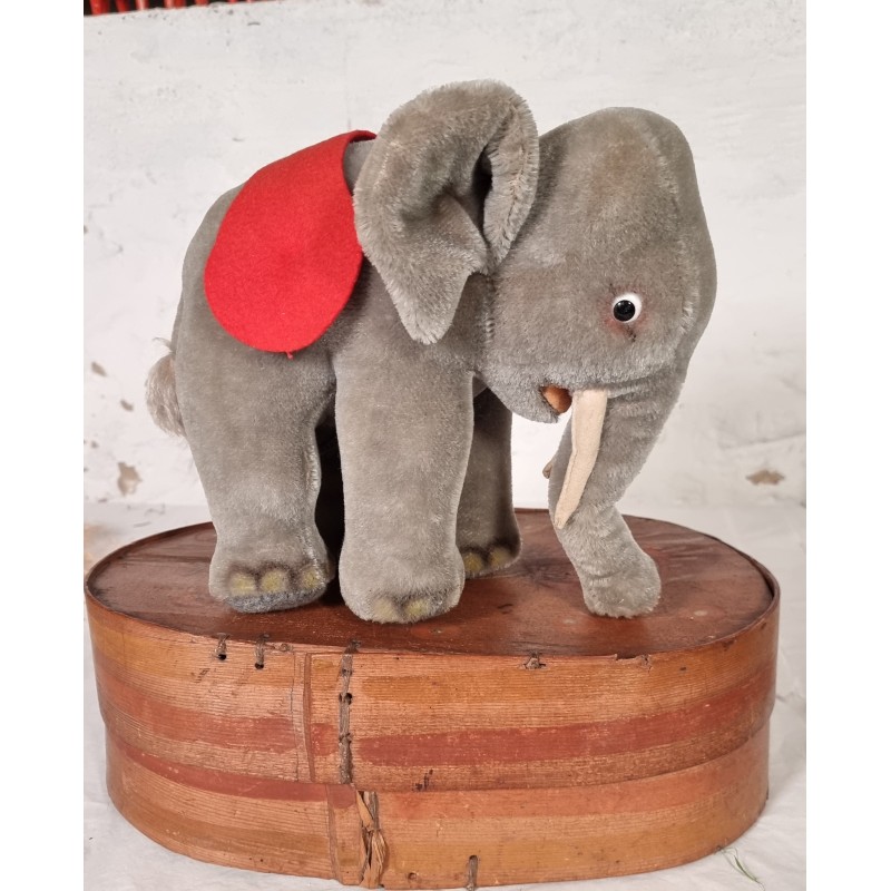 Old Steiff animal, elephant, size: 21 x 25 cm.