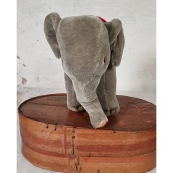 Old Steiff animal, elephant, size: 21 x 25 cm.