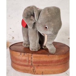 Old Steiff animal, elephant, size: 21 x 25 cm.