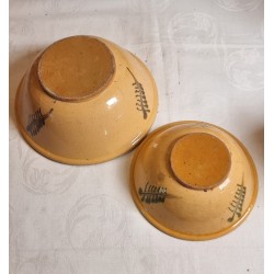 Old pottery with Brains, size: h 14 cm(jug), bowls 18x8 + 23x10 cm. (3x)