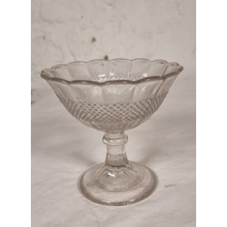 Antik sukkerskål på fod, Kastrup glasværk 1886, h: 12 cm.