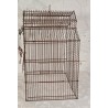 Gammelt fuglebur i metal, mål: 52x44x32 cm.