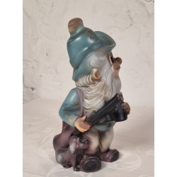 Gammel tysk havenisse med hund, gevær og kikkert, h. 28 cm.