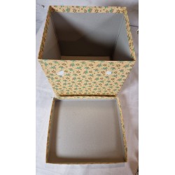 Gammel pap juleæske, mål: 29 x 30 x 27 cm.