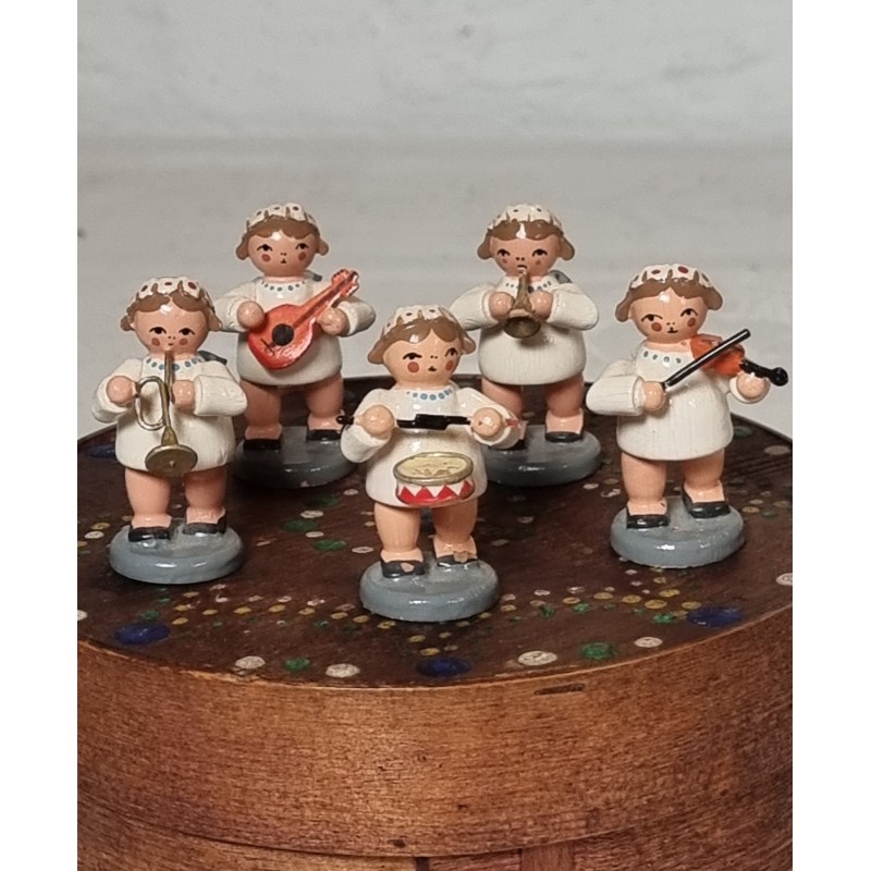 Old Wendt und Kühn Marguerit angels, h: 5 cm. (5x)