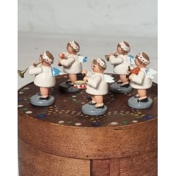 Old Wendt und Kühn Marguerit angels, h: 5 cm. (5x)