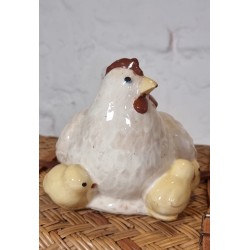 Gammel keramik sparebøsse fra Kähler, høne med kyllinger, mål: 14 x 14 cm.