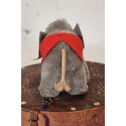 Old Steiff elephant, small, h: 6,5 cm.