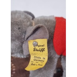 Old Steiff elephant, small, h: 6,5 cm.