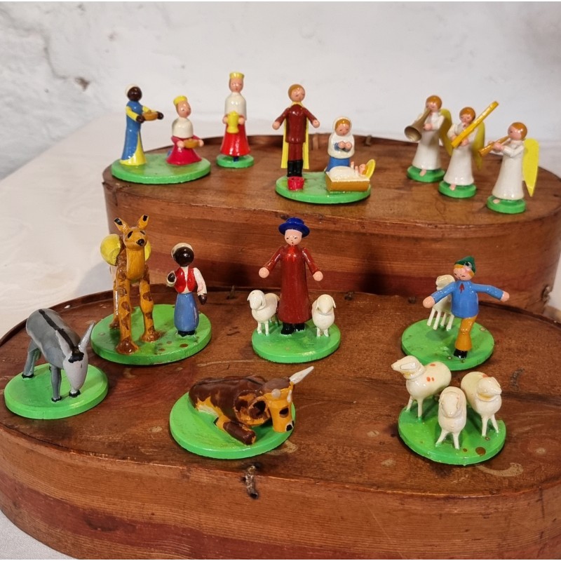 13 old German nativity figures/nativity in wood, h: 9 cm (dromedary)