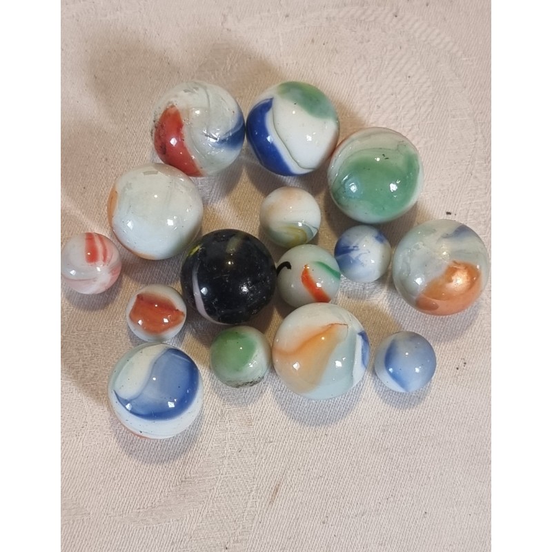 Collection of old glass ornaments from Lauscha, h: 1,5 - 2,5 cm.
