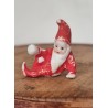 Antik bisquit nisse med snebold, h: 3,3 cm.