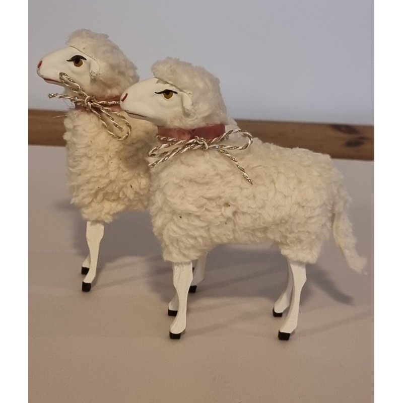 Tall sheep with necklace, h: 16 cm.