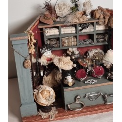 Old hat shop, size: 47 x 27 x 25 cm.