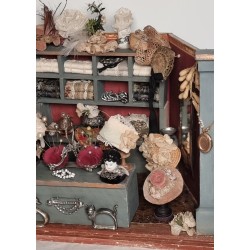 Old hat shop, size: 47 x 27 x 25 cm.